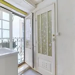 Beautiful Flat アパート
